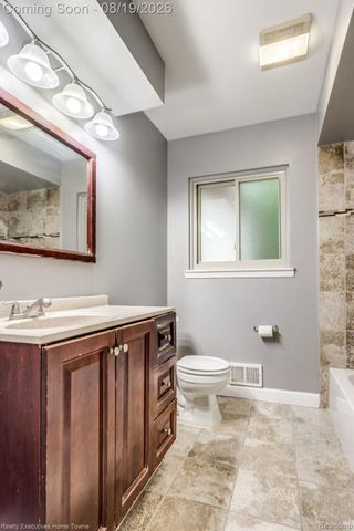 2448 Oakcrest Road, Sterling Heights, MI 48310