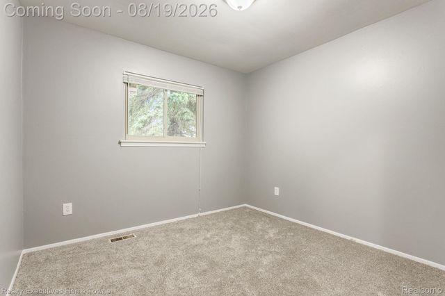 2448 Oakcrest Road, Sterling Heights, MI 48310