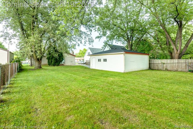 2448 Oakcrest Road, Sterling Heights, MI 48310