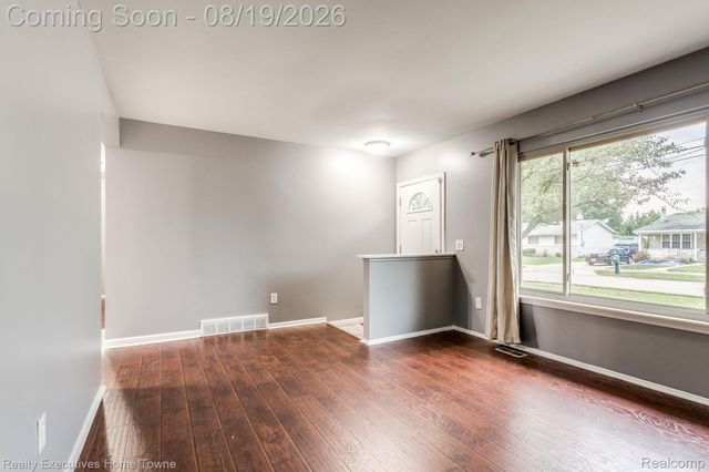 2448 Oakcrest Road, Sterling Heights, MI 48310