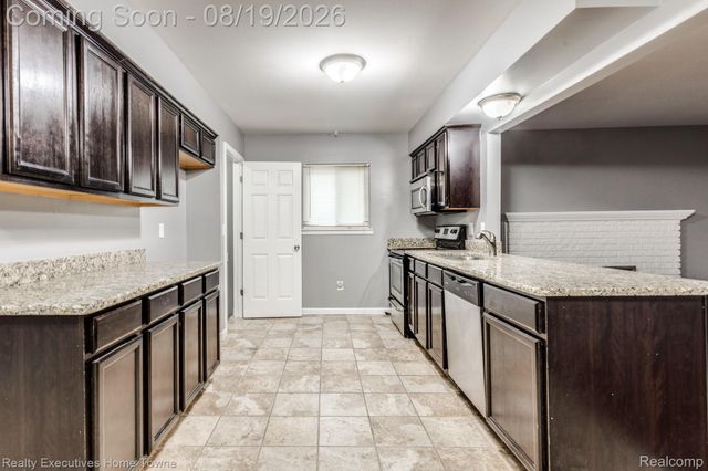 2448 Oakcrest Road, Sterling Heights, MI 48310