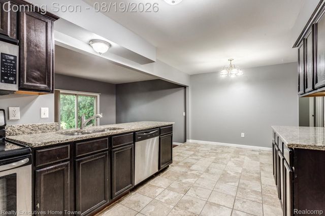 2448 Oakcrest Road, Sterling Heights, MI 48310