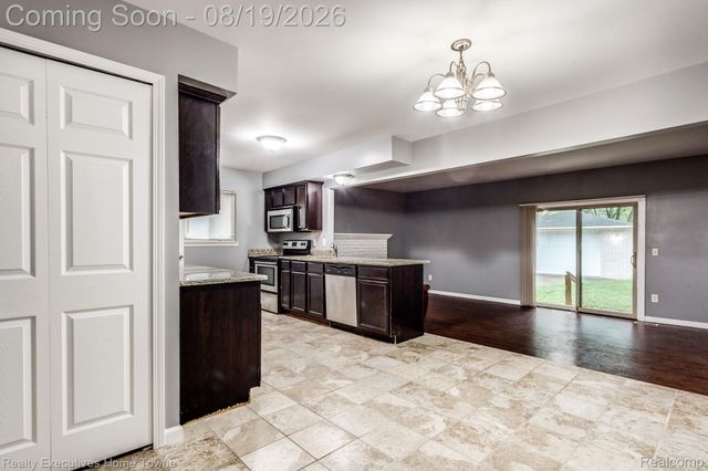 2448 Oakcrest Road, Sterling Heights, MI 48310