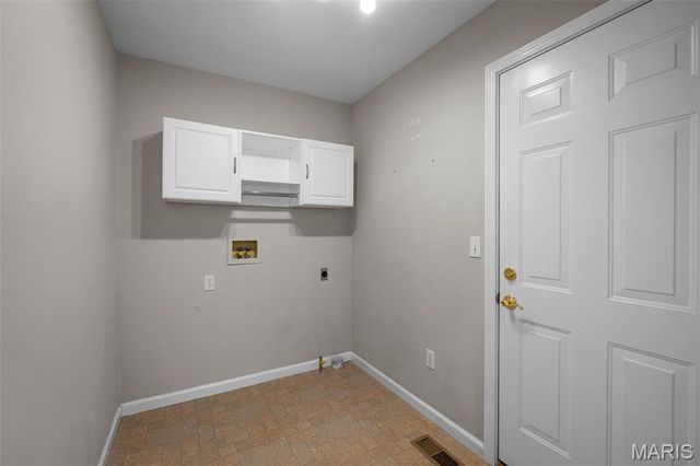 9440 Dennison Grove Court, Sunset Hills, MO 63126