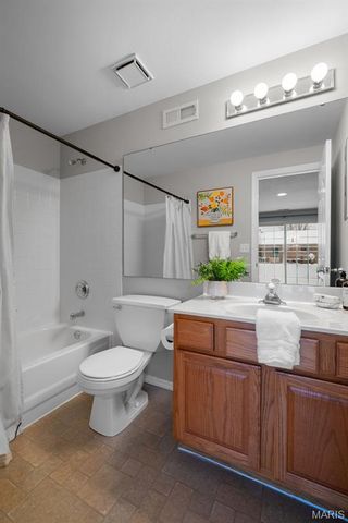 9440 Dennison Grove Court, Sunset Hills, MO 63126