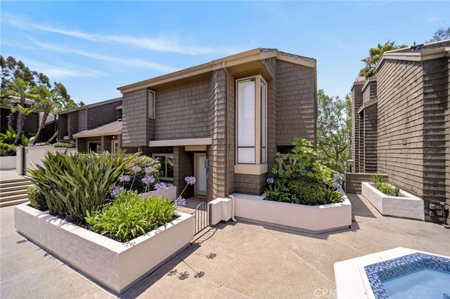 48 Sea Island Drive, Newport Beach, CA 92660