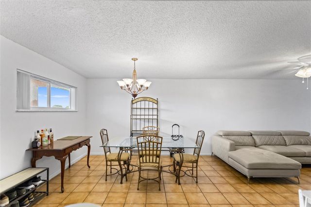 8990 S Hollybrook Boulevard Unit 305, Pembroke Pines, FL 33025
