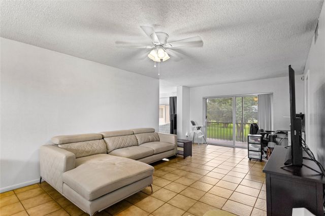 8990 S Hollybrook Boulevard Unit 305, Pembroke Pines, FL 33025