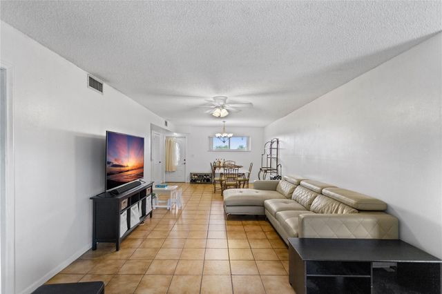 8990 S Hollybrook Boulevard Unit 305, Pembroke Pines, FL 33025