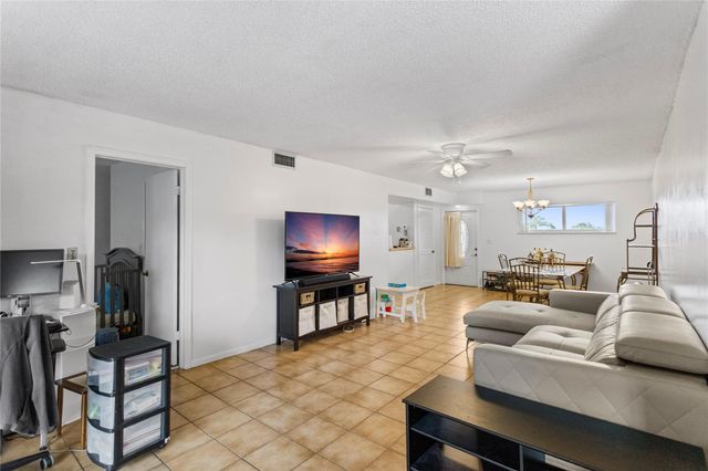 8990 S Hollybrook Boulevard Unit 305, Pembroke Pines, FL 33025