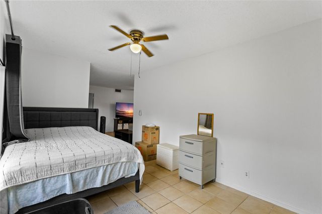 8990 S Hollybrook Boulevard Unit 305, Pembroke Pines, FL 33025