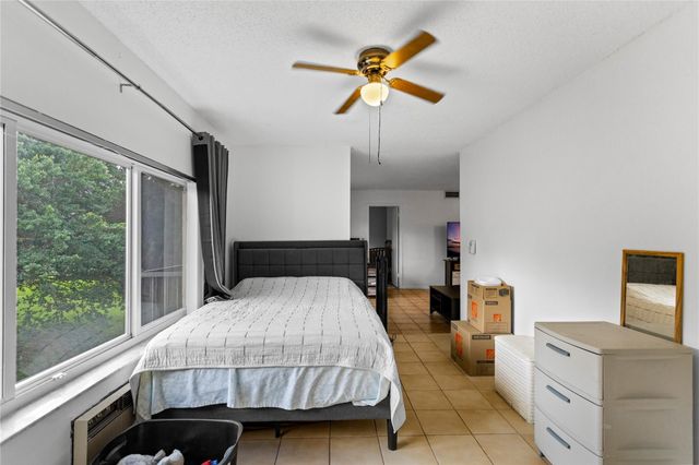 8990 S Hollybrook Boulevard Unit 305, Pembroke Pines, FL 33025