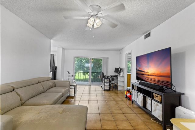 8990 S Hollybrook Boulevard Unit 305, Pembroke Pines, FL 33025