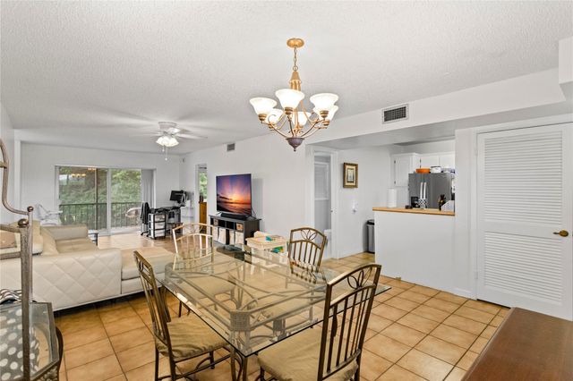 8990 S Hollybrook Boulevard Unit 305, Pembroke Pines, FL 33025