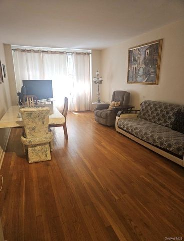 99-15 66 Avenue 2B, Rego Park, NY 11374