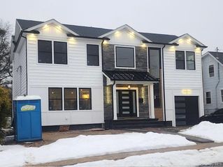 2570 Aster Place S, Westbury, NY 11590