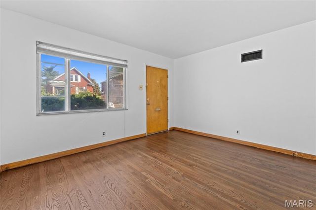 6048 Southwest Avenue, St Louis, MO 63139