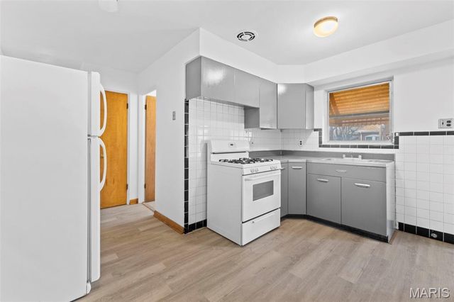 6048 Southwest Avenue, St Louis, MO 63139