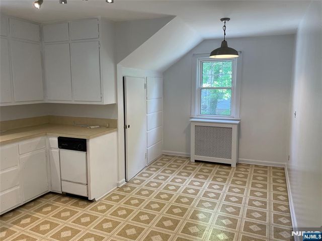 222 Glen Avenue Floor 2, Midland Park, NJ 07432