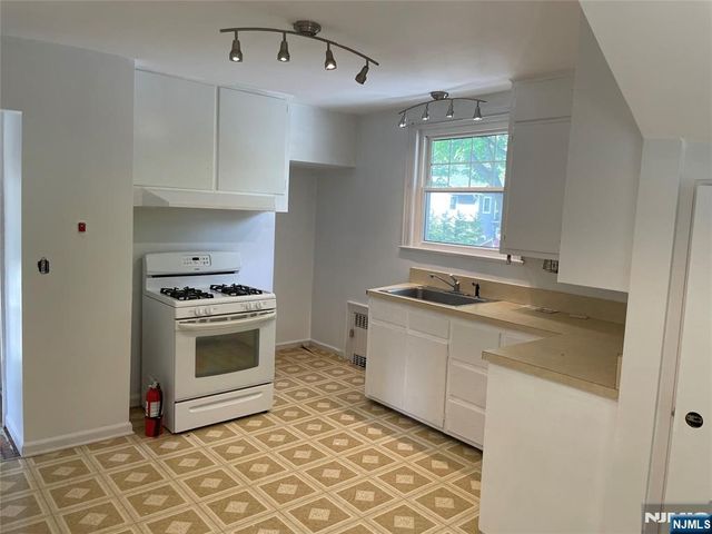 222 Glen Avenue Floor 2, Midland Park, NJ 07432