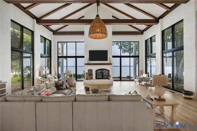 467 Daingerfield Rd, Tappahannock, VA 22560