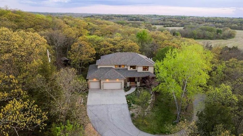 28511 W 88th Street, De Soto, KS 66018