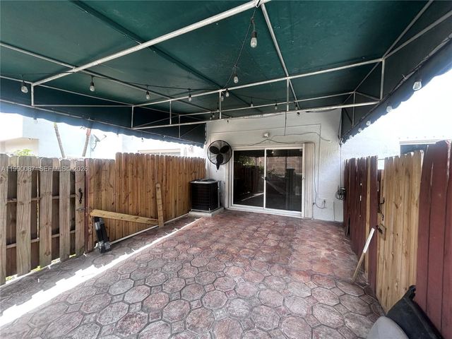 8260 NW 10th 7, Miami, FL 33126