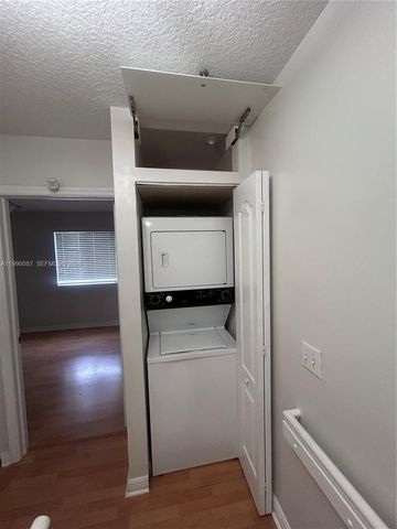 8260 NW 10th 7, Miami, FL 33126