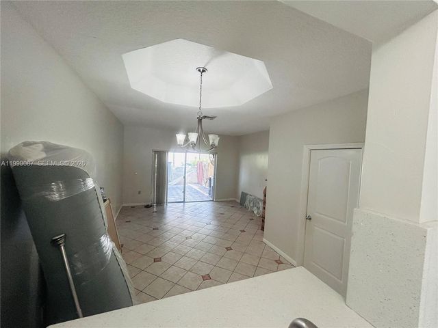 8260 NW 10th 7, Miami, FL 33126