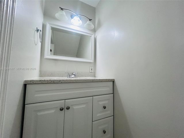 8260 NW 10th 7, Miami, FL 33126