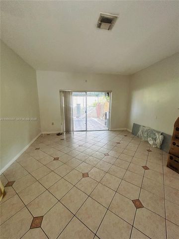 8260 NW 10th 7, Miami, FL 33126