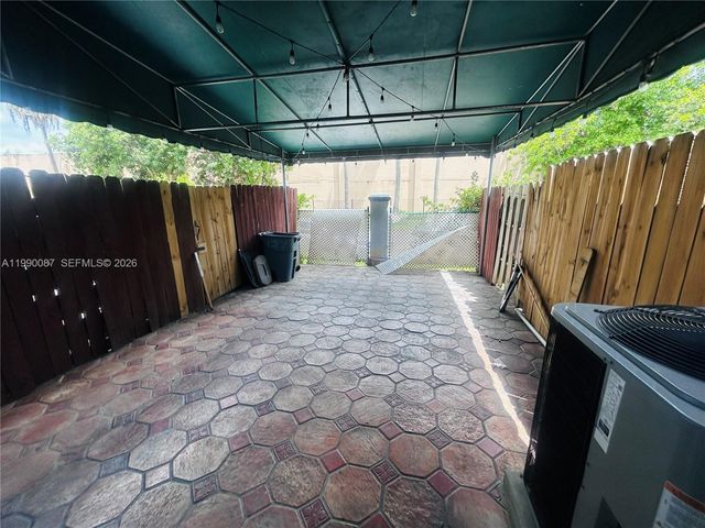 8260 NW 10th 7, Miami, FL 33126