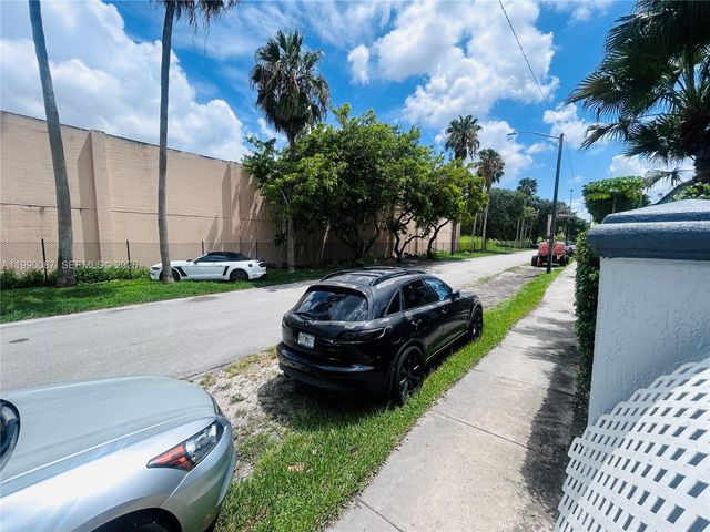 8260 NW 10th 7, Miami, FL 33126
