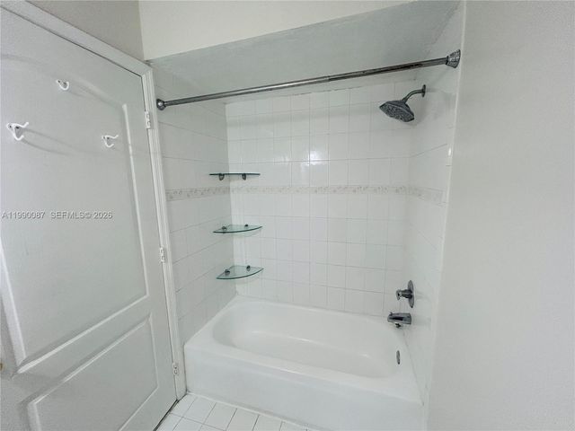 8260 NW 10th 7, Miami, FL 33126