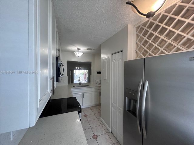 8260 NW 10th 7, Miami, FL 33126