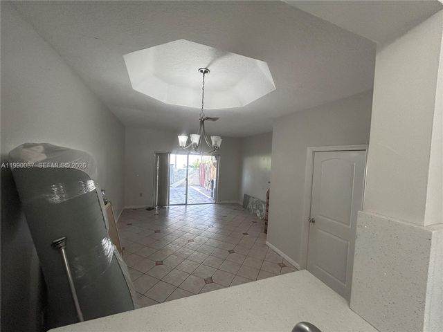 8260 NW 10th 7, Miami, FL 33126