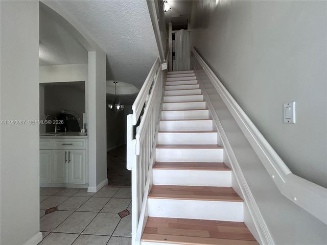 8260 NW 10th 7, Miami, FL 33126