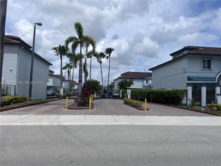 8260 NW 10th 7, Miami, FL 33126