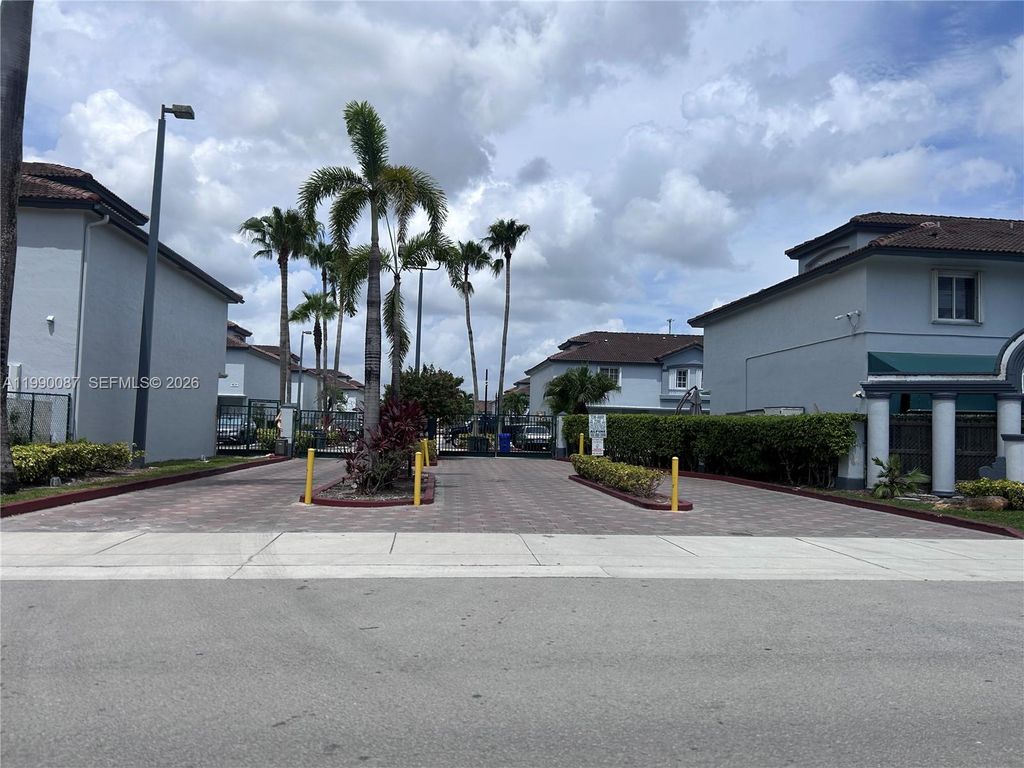 8260 NW 10th 7, Miami, FL 33126