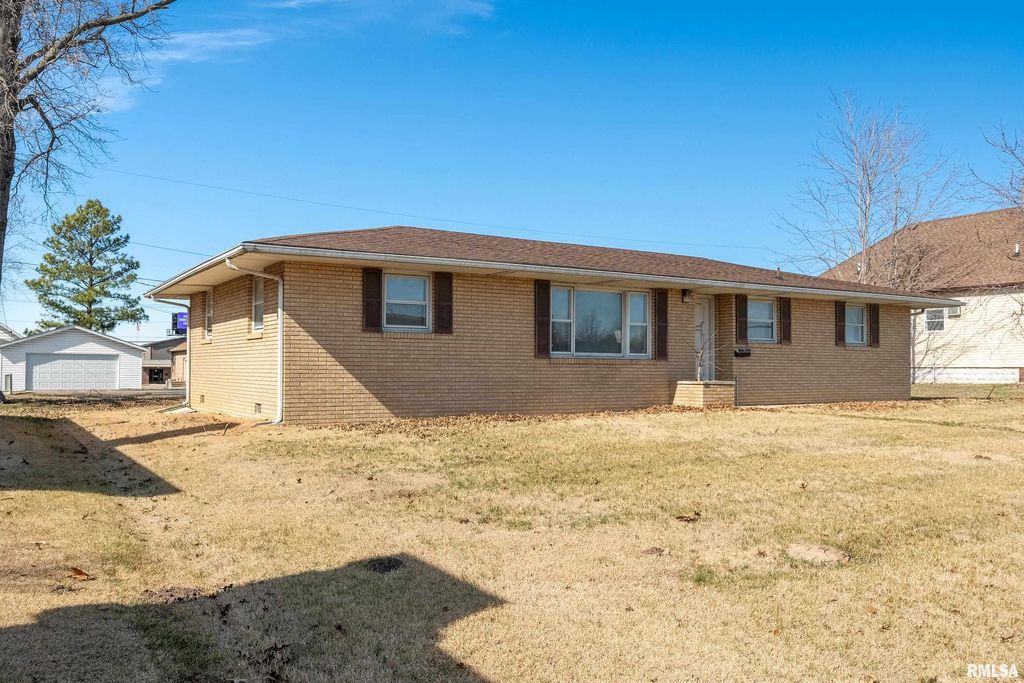 1110 N COURT Street, Marion, IL 62959