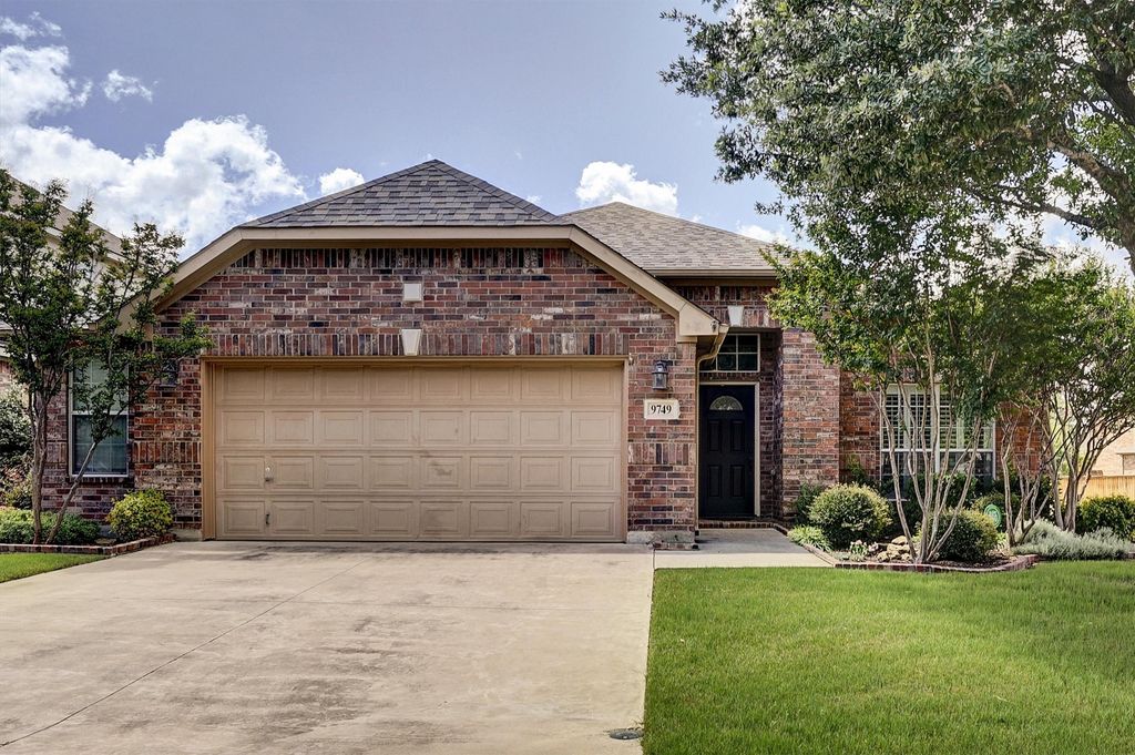 9749 Stripling Drive, Fort Worth, TX 76244