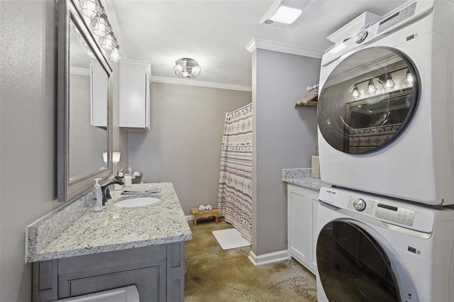 143 Pierce Ln, Hackberry, LA 70645