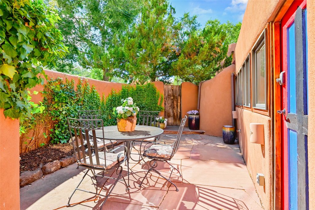 632 Old Santa Fe Trail 4, Santa Fe, NM 87505