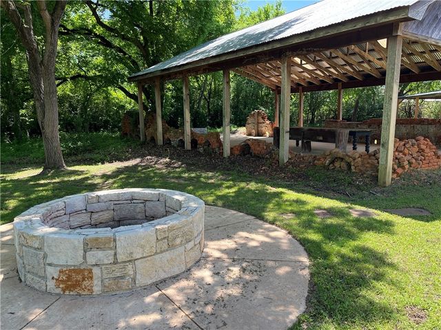 1100 Maple, Calvert, TX 77837