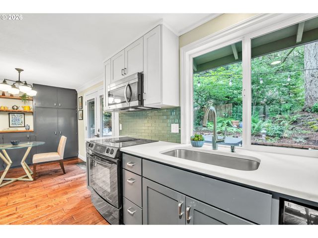 2897 TIMBERLINE Dr, Eugene, OR 97405