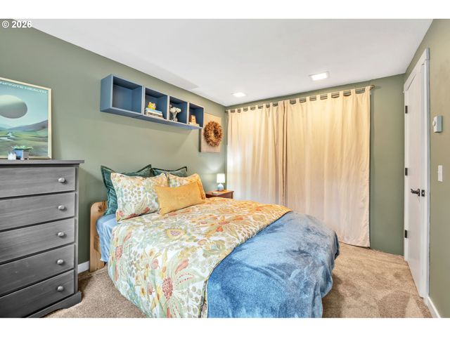 2897 TIMBERLINE Dr, Eugene, OR 97405