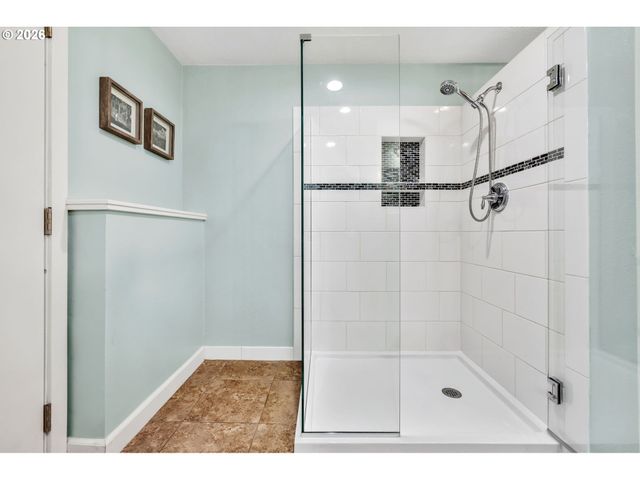 2897 TIMBERLINE Dr, Eugene, OR 97405