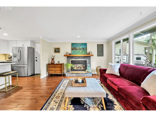 2897 TIMBERLINE Dr, Eugene, OR 97405