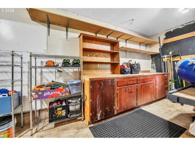 2897 TIMBERLINE Dr, Eugene, OR 97405
