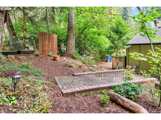 2897 TIMBERLINE Dr, Eugene, OR 97405